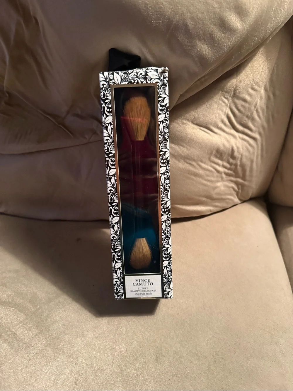 Brand new Vince Camuto luxury beauty collection duo face brush